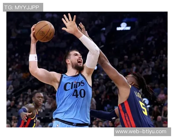 NBA赛事分析快船轻松战胜爵士马刺力克独行侠开拓者全力以赴对抗森林狼 NBA赛事分析快船轻松战胜爵士马刺力克独行侠开拓者全力以赴对抗森林狼