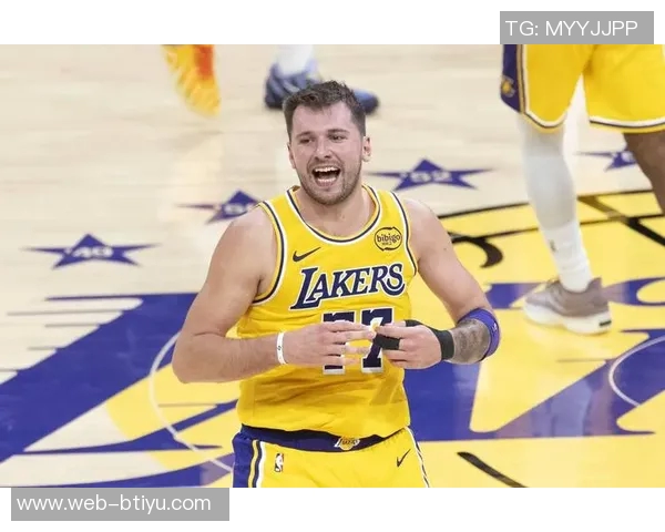 开拓者媒体人称里夫斯状态出色湖人队在东契奇与老詹归来后实力不容小觑 开拓者媒体人称里夫斯状态出色湖人队在东契奇与老詹归来后实力不容小觑