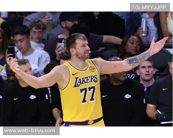 雷迪克盛赞东契奇完美表现早早展现出超强实力引领比赛 雷迪克盛赞东契奇完美表现早早展现出超强实力引领比赛