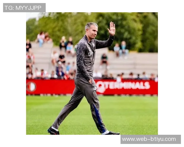 范佩西执教费耶诺德表现出色上田绮世11场狂轰13球助力球队领跑荷甲