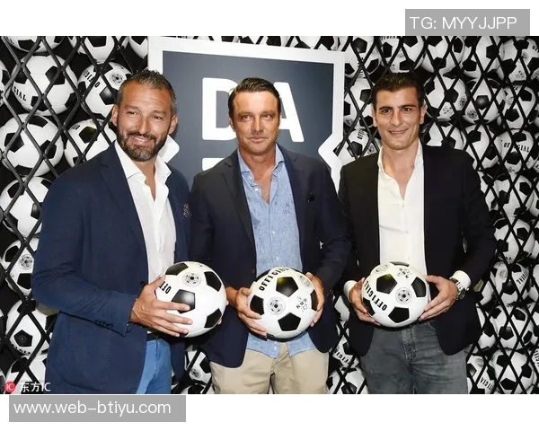 四大足球传奇同聚一堂巴乔晒与大罗马尔蒂尼菲戈合影