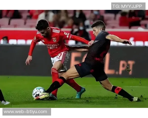 摩纳哥主帅称扎卡里亚踢后卫是明智选择并谈欧冠附加赛抽签态度